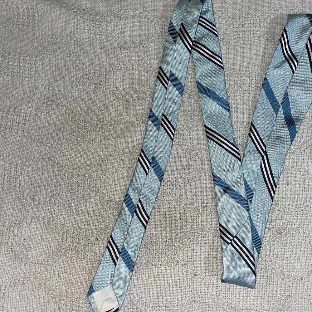 Brooks Basics Mens Dress Tie Size 56” 3.75” Blue Repp Silk Business Formal - Picture 7 of 12